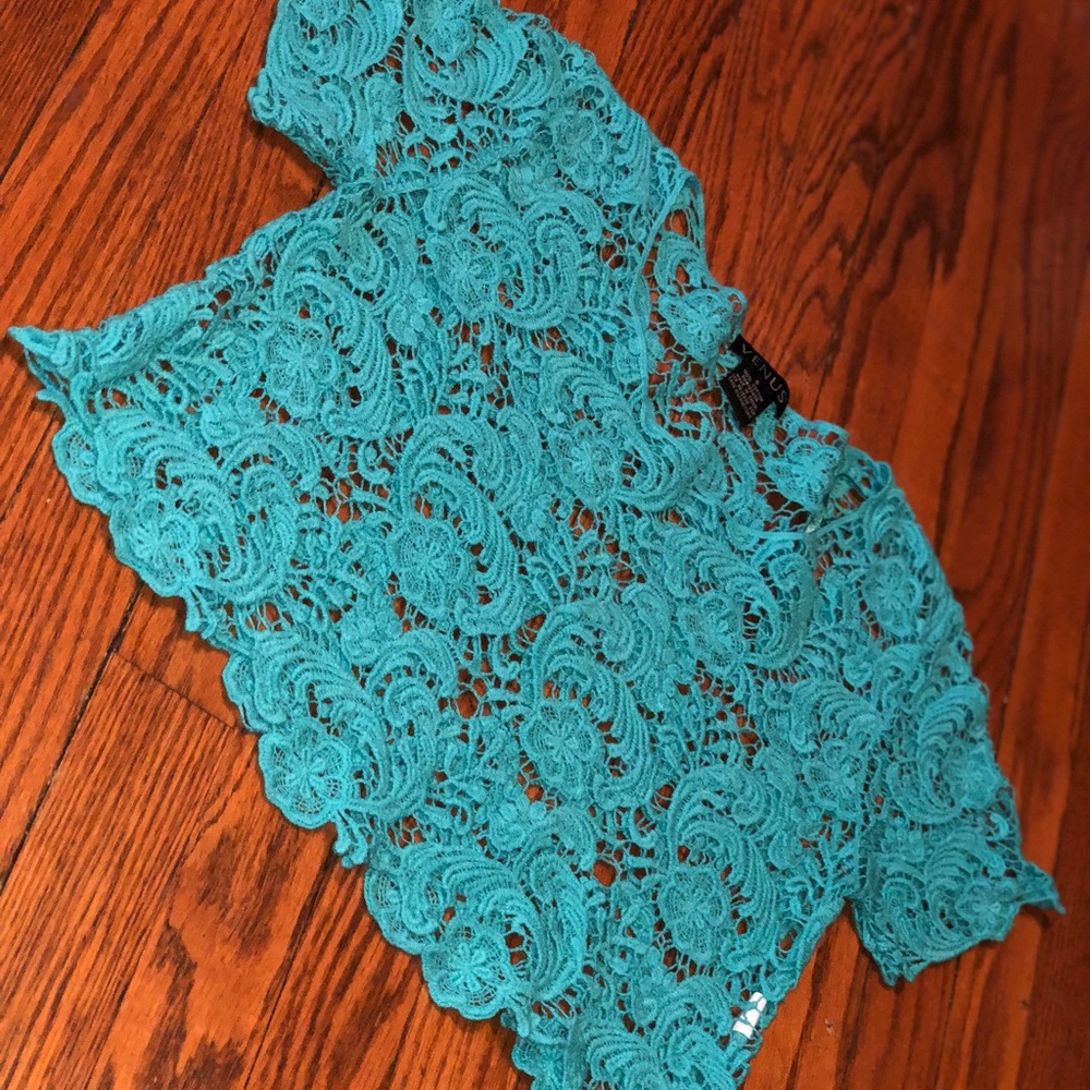 🦋pick 5/$25! 曆 Venus Teal Crochet crop to coverup